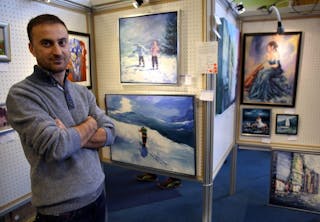 BRA SALG: Shaban Bamerni ble lagt merke til ved fjorårets kunstutstilling på Høybråten. I år solgte han over all forventning. Foto: