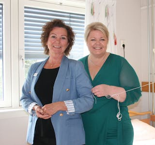 SNART OVER: Monika Vartdal (t.v.) og Marthe Scharning Lund (Ap) fryder seg over at snora snart er et tilbakelagt stadium for helsehusene. Foto: