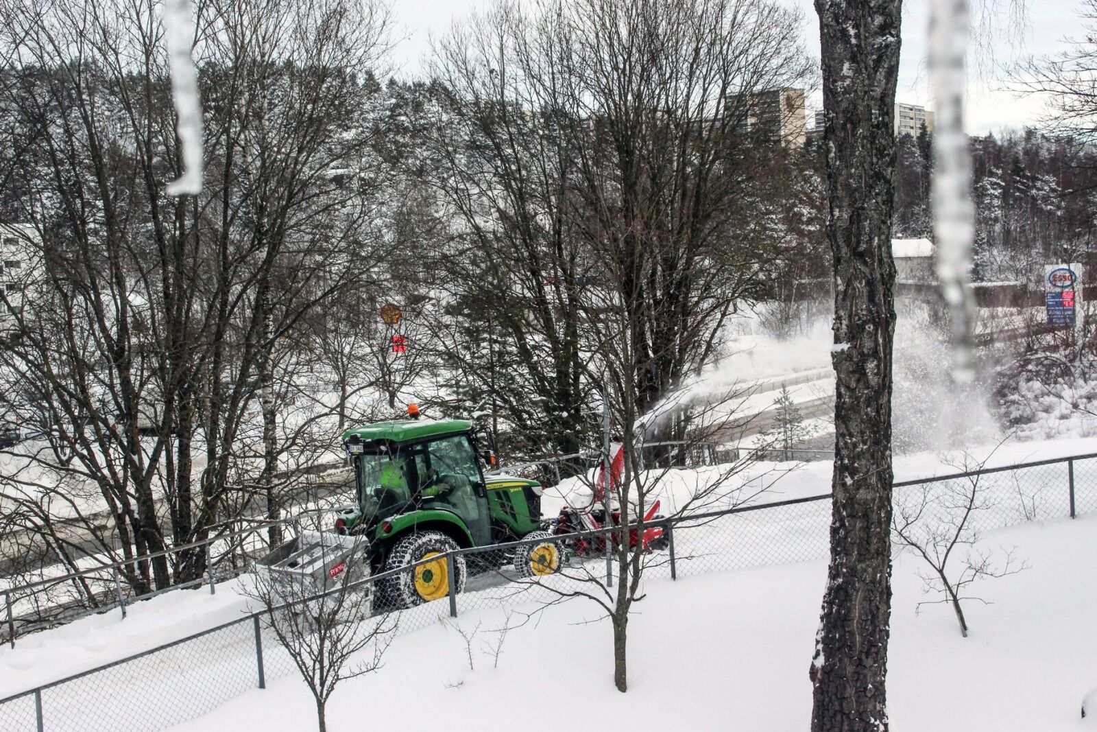 Gangveien som forbinder Grorudveien og Pastor Blaauws vei er nå endelig måkt. Foto: