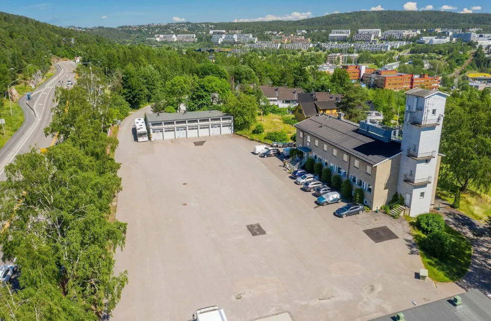 TIL SALGS: Grorud leir har vært base for for både Sivilforsvaret og Norsk brannskole siden 50-tallet. Nå skal førstnevnte flytte - og tomta ligger ute for salg. (Foto: Malling & Co) Foto: