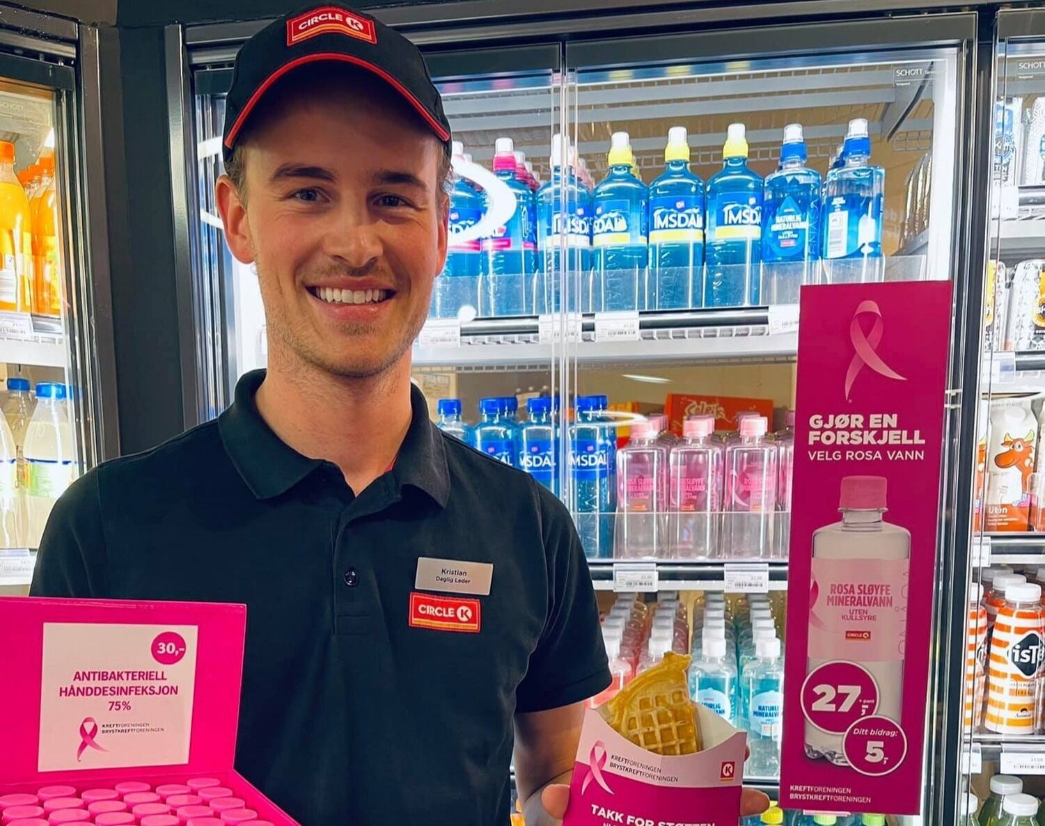 BEST I OSLO: Kristian Bertelsen og Circle K Økern samlet inn mest penger til Rosa sløyfe-aksjonen blant Oslo-stasjonene. På landsbasis endte stasjonen på en 3. plass. Foto: