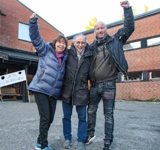 JUBLER FOR KIRKEN: Kari Gladtvet, Bjørn Engstrøm og Lars Samuelsen kan juble igjen - for nå er Ellingsrud kirke reddet. Foto: