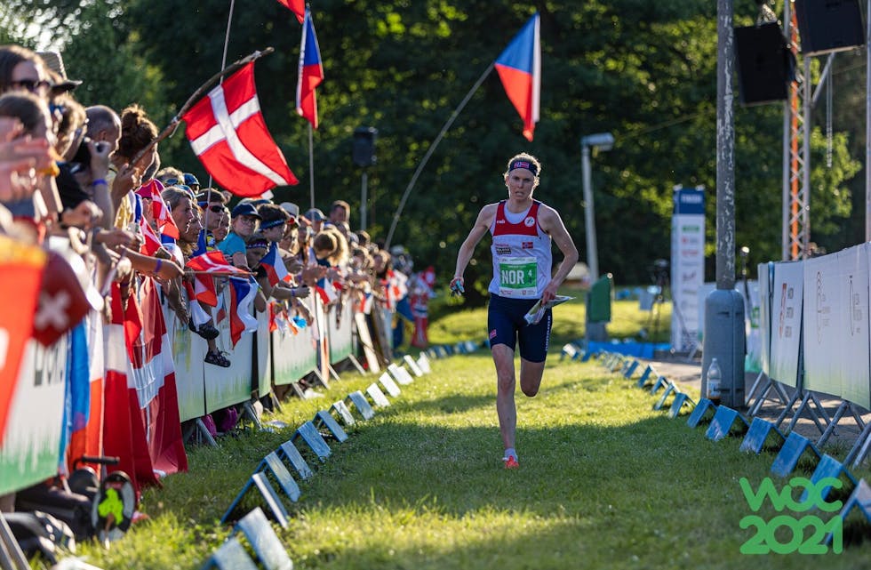 LOVENDE START: Andrine Benjaminsen og det norske landslaget tok seølv i sprint mix i Tsjekkia. Andrine hadde beste etappetid av samtlige dameløpere (FOTO: Thomas Bubela). Foto:
