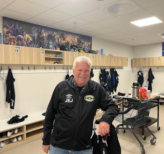 NOMINERT: Materialforvalter i Grorud IL, Jan Erik Johansen, har stått på for klubben i sitt hjerte siden 1989. Nå er han nominert som årets fotballfrivillig. Foto: