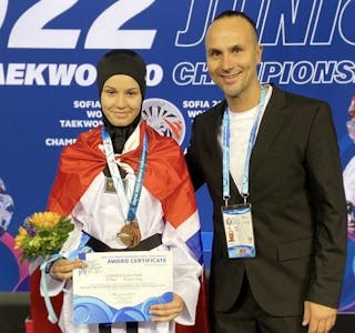 VM-BRONSE: Amina Hammich kom hjem fra junior-VM med bronsemedalje. Her sammen coach Mikael Oguz. Foto: