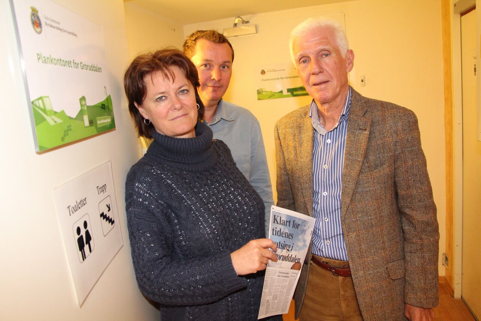 LÆRDOM: Synnøve Riise Bøgeberg og Roy Tjomsland har flyttet til Oslo Rådhus for å jobbe med ny Groruddals-satsing mens Petter Daae Slipher (t.h), som er pensjonert, har mye kunnskap også om tiden før intensjonsavtalen i 2007. I dag er det avslutningskonferanse på Hotel 33.  Foto: