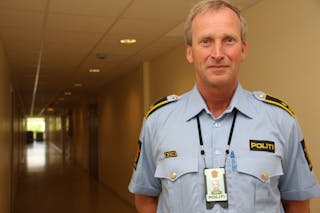 MÅ VÆRE STRENGE: Politioverbetjent Roy Cato Einarsen mener at samfunnet må stille krav til innvandrere dersom integrering skal lykkes. Foto:
