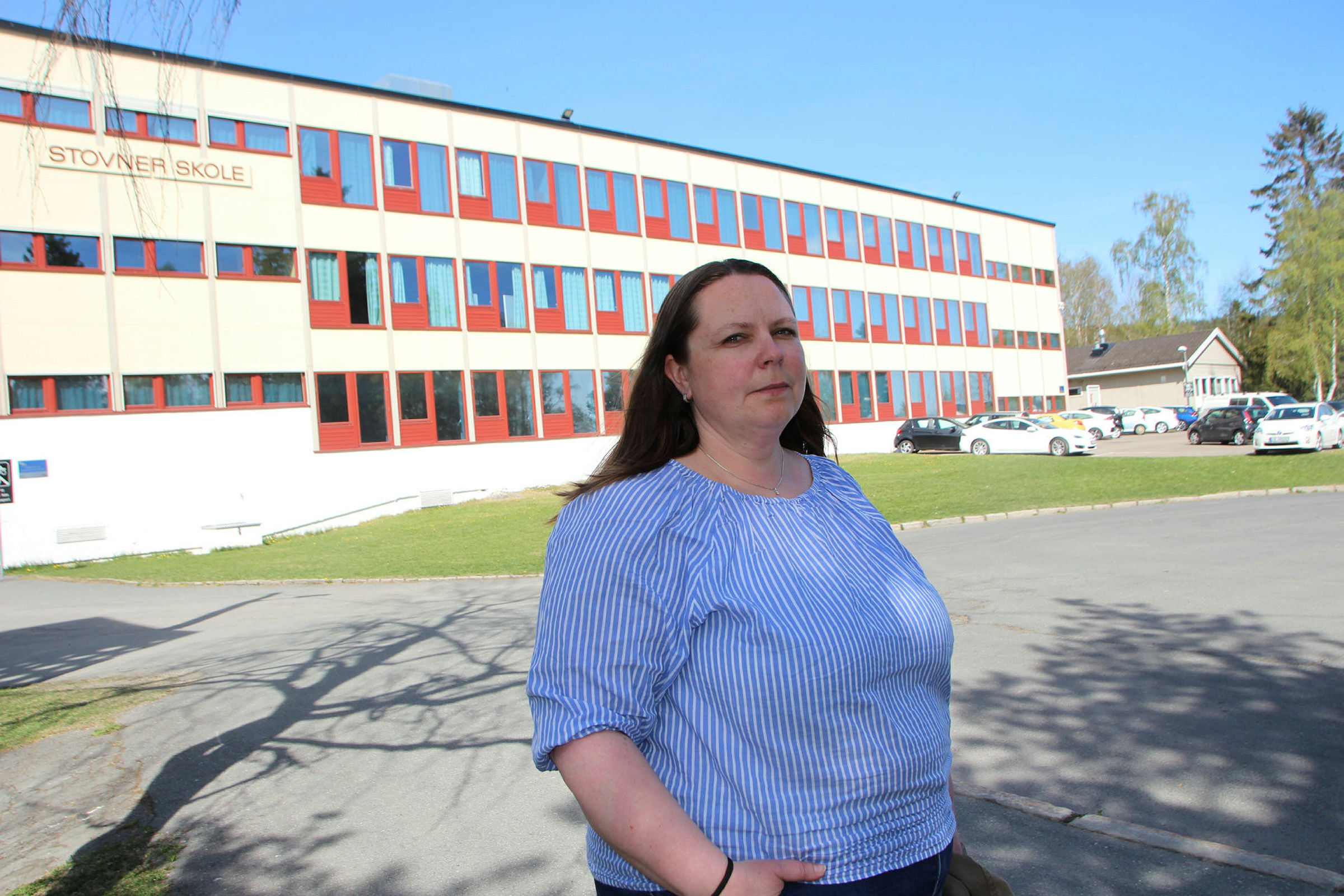 – FINN EN ANNEN TOMT: FAU-leder Linn Schive frykter økt trafikk ved Stovner skole hvis en ny barnehage legges inn i planene. Foto: Martine Myhre