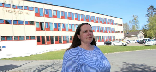 – FINN EN ANNEN TOMT: FAU-leder Linn Schive frykter økt trafikk ved Stovner skole hvis en ny barnehage legges inn i planene. Foto: Martine Myhre