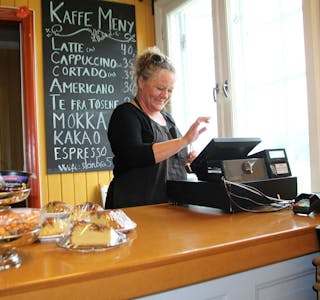 KAFE STEINBRA: Birgitte Rommen i Kafé Steinbra. Foto: