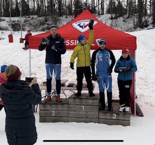 Martin Lindvik vant special olympics med god margin. På pallen fra venstre: Kristian Hårstad Trana (Koll IL), Martin Lindvik (Lillomarka Skiklubb) og Torger Helle Schia (Koll IL). Foto: