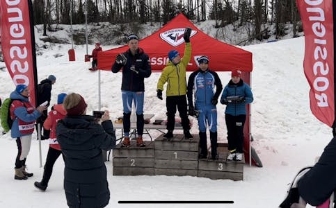 Martin Lindvik vant special olympics med god margin. På pallen fra venstre: Kristian Hårstad Trana (Koll IL), Martin Lindvik (Lillomarka Skiklubb) og Torger Helle Schia (Koll IL). Foto: