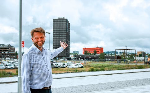 MULIGHETER: Eirik Lae Solberg (H) håper at man kan ta i bruk Økern og etablere en egen medielandsby, med NRK på toppen. Foto: