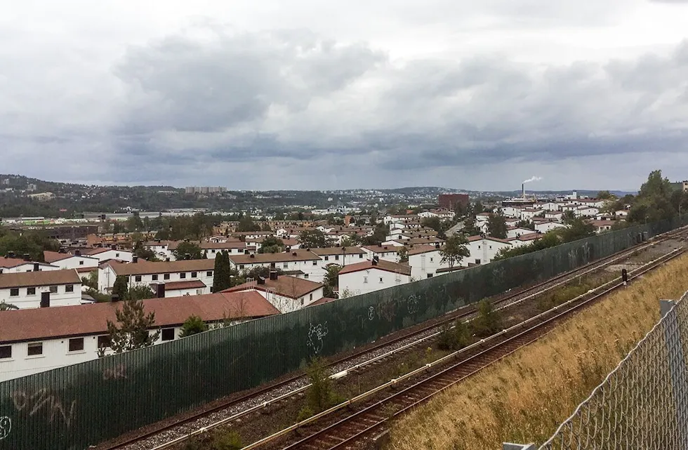 Innleggsforfatteren har vokst opp på Veitvet - her ser vi hagebyen, og t-banen som strekker seg mot sentret. Foto: