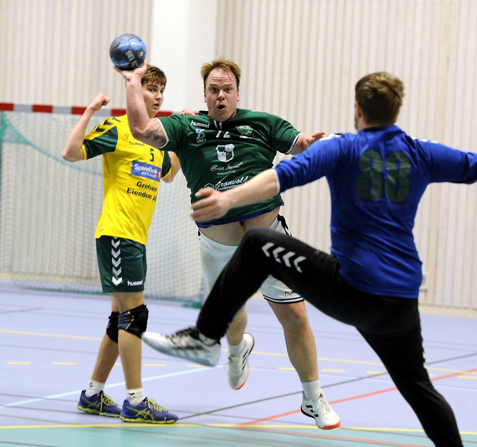 OPP I 2. DIVISJON? Kasper Nåmo Rønning og Vestlis håndballherrer har blitt tilbudt en plass i 2. divisjon neste sesong. Foto: Bjørn Moe