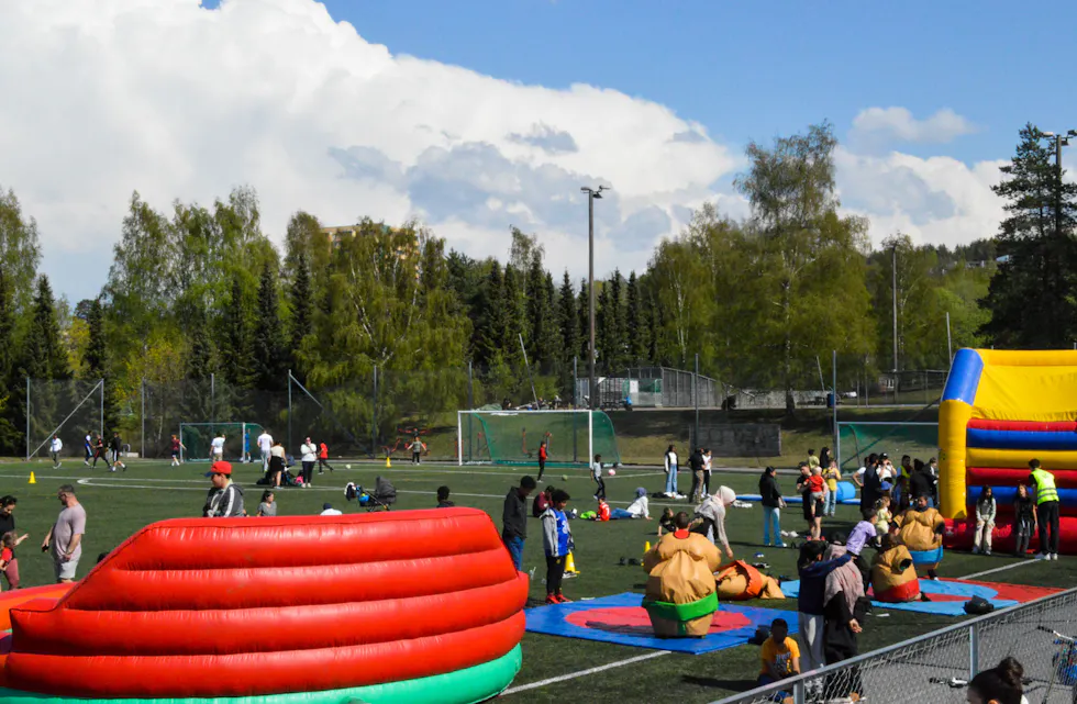 Lokalbefolkningen fra både Haugerud og Trosterud var til stede under folkefesten på lørdag! Foto: Jamil Dost