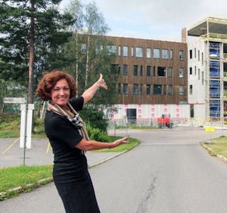 VESTLIS FLAGGSKIP: Det nye skolebygget blir et løft ikke bare for skolehverdagen, men også for hele nærmiljøet på Vestli. Det er rektor Ellen-Johanne Sundby sikker på. Foto: