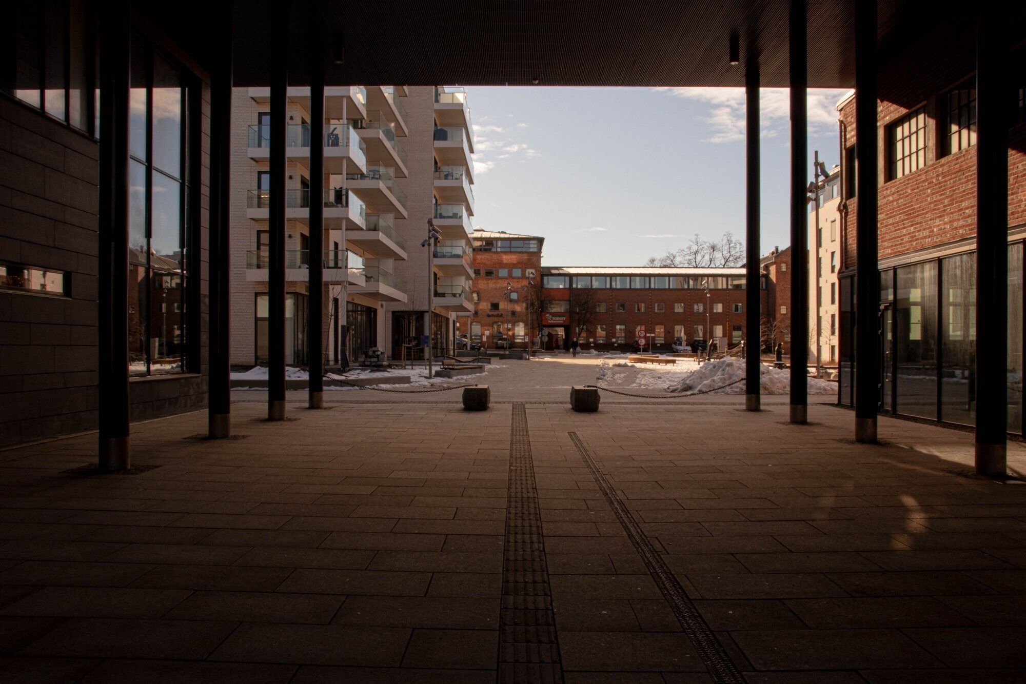 TOMT SKOLEBYGG: Det er ikke mye liv og røre på Fyrstikkalleen skole om dagen. (Foto: Helene Oldervik Hasselknippe, F21-elev.) Foto: