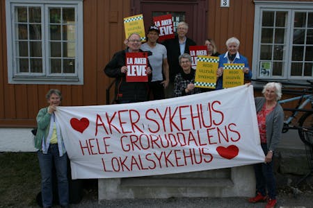 KAMPROPENE ER KLARE: Styret i Aker Sykehus Venner er klare for å vise sin misnøye mot sykehusplanene på søndag, og oppmuntrer alle som kan til å bli med. Foto: Caroline Hammer
