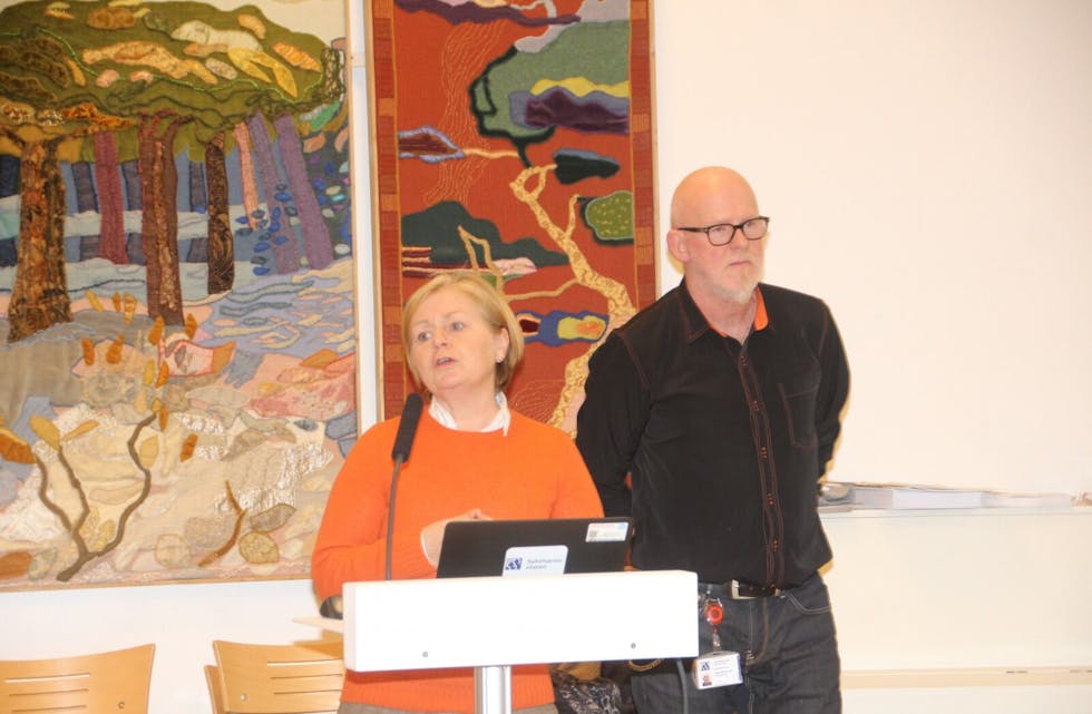 NYTT KONSEPT: Anne Berger Sørli og Helge Morten Lien fra Sykehjemsetaten presenterte planleggelsen av demenslandsby i Granstangen. Foto: