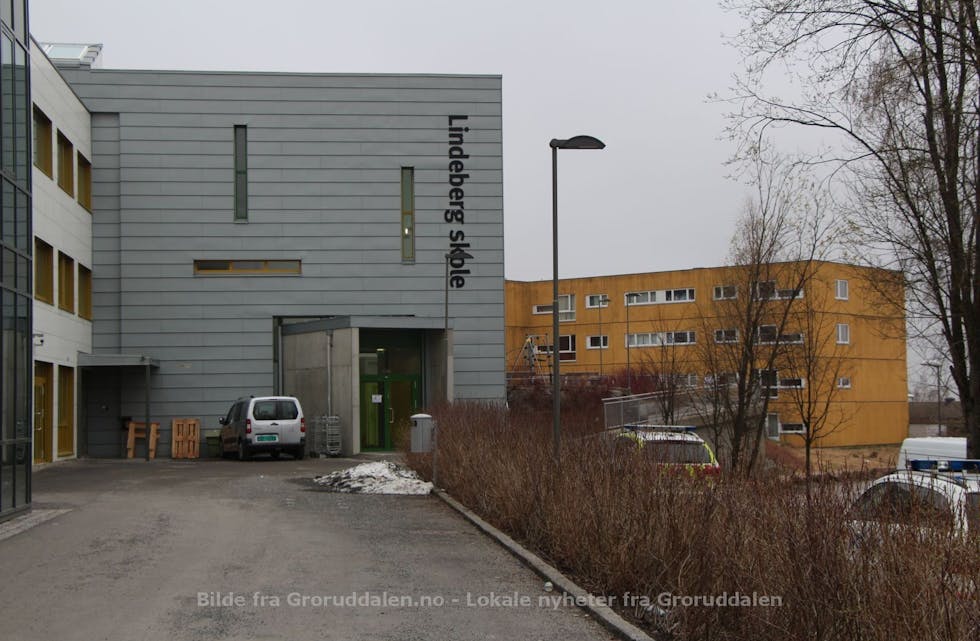 LINDEBERG SKOLE: Det var her ved Lindeberg skole at mannen ble funnet drept i helga. Foto: