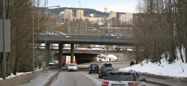 TRAFIKKERT: Nedre Kalbakkvei er en av hovedveiene som knytter Trondheimsveien, Østre Aker vei og E6 sammen.