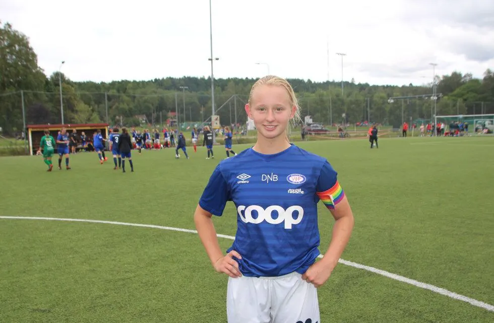 STORT BALLTALENT: Emma Iversen (15) har blitt spådd en lysende fremtid på fotballbanen. Groruddølen vant nylig Norway Cup 2019 med VIF J17. Foto: Bawar Amin
