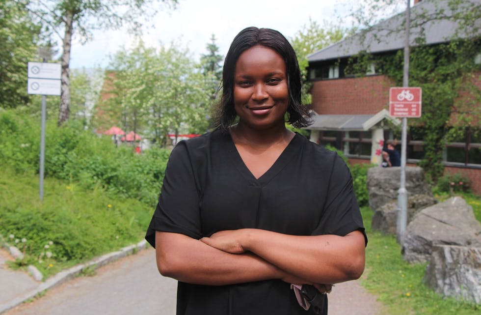 DANS MED MARIAM: Mariam Kabia i Ellingsrud Velforening inviterer alle over 10 år til delta i dansekonkurransen Ellingsrud Dance Challenge. Vinneren annonseres på Ellingsruddagene. Foto: