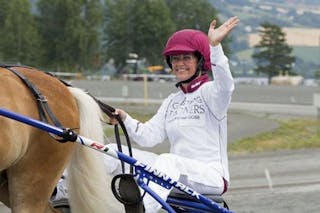TIL BJERKE: Ponniløpet på Biri ga mersmak. Nå skal prinsesse Märtha Louise kjøre travløp med hest på Bjerke lørdag 8. september. (Foto: hesteguiden.com.) Foto: