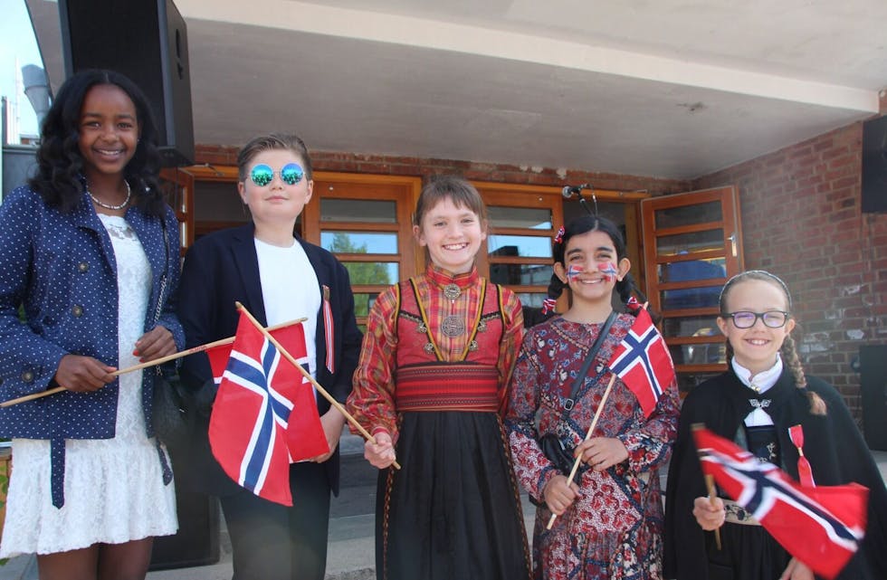 ELEVRÅDET: Sesina (12), Casper (12), Marthe Petrikka (11), Arya (9) og Kaja (9) er noen av dem som sto foran alle oppmøtte på Nordtvet skole. Foto: