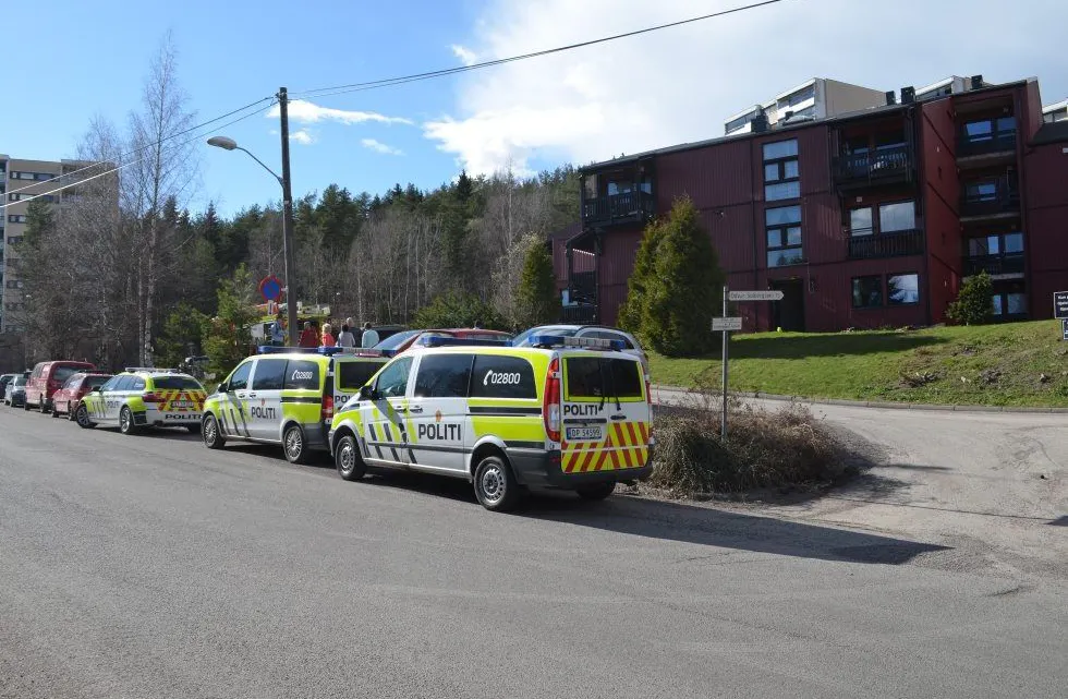 FULL UTRYKNING: Alle nødetater rykket ut til Odvar Solbergs vei torsdag ettermiddag. Foto: