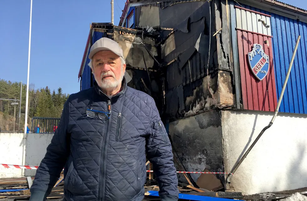 OPPGITT: Leder for Grei Kvinner Elite, Jan Erling Nilsen, er oppgitt etter brannen som ødela klubbhuset og spolerte serieåpningen mot Urædd. Foto: Øystein Kielland