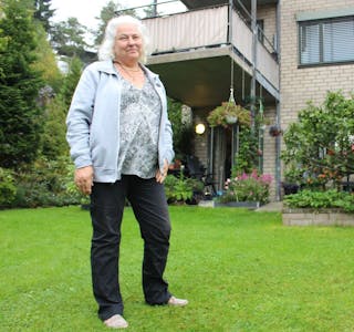 FLOTT HAGE: Randi Johansen bruker tid hver eneste dag til å pleie den flotte hagen sin. Foto: