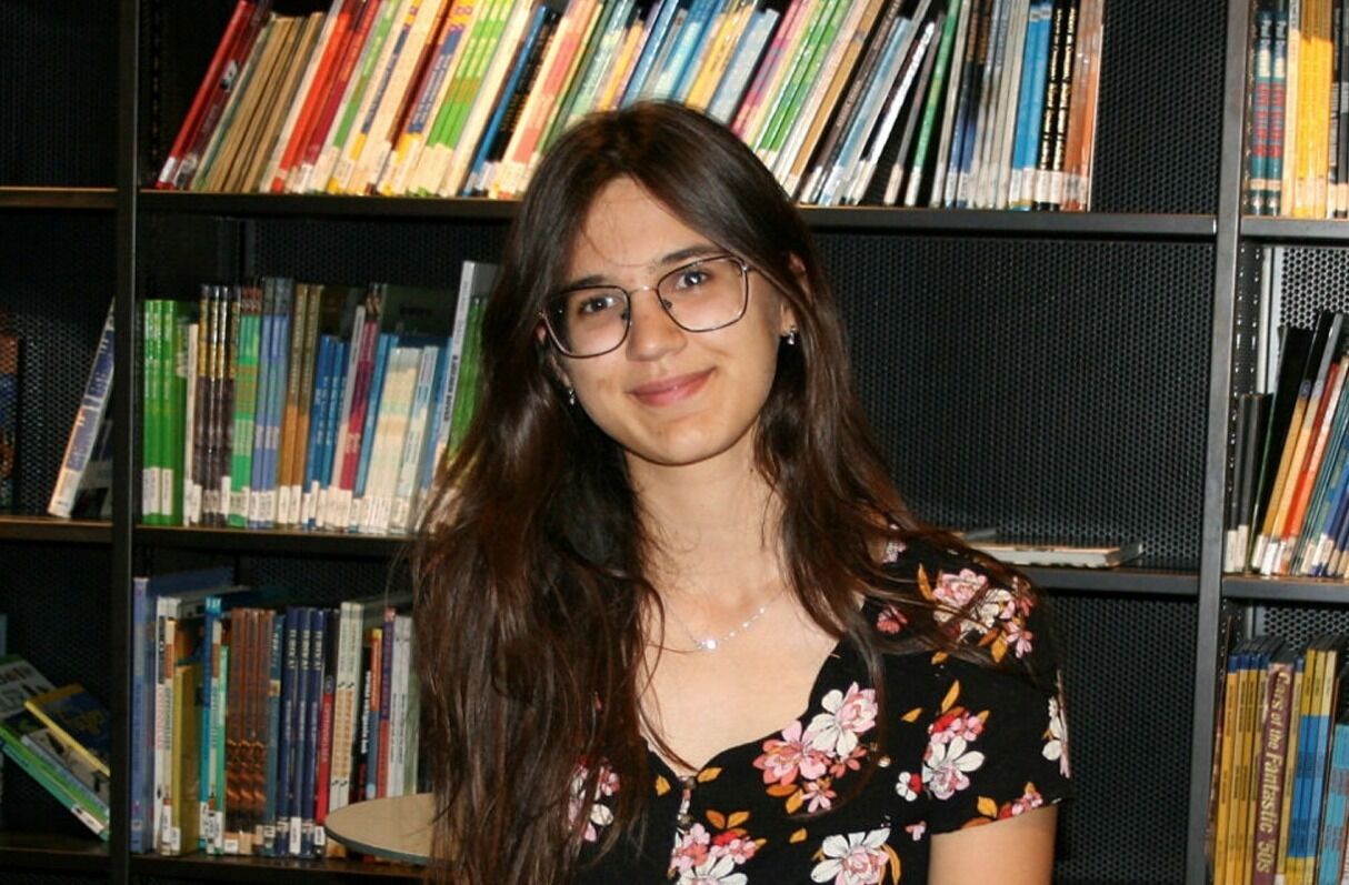 STARTET SELV: Antonina Bukhantsova (18) ville få flere ukrainske venner og gjøre noe positivt for dem som måtte flykte fra hjemlandet. Foto: Caroline Hammer