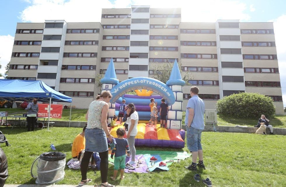 HOPPESLOTT: En populær aktivitet for barna i solskinnet. Foto: