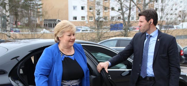LOVER INNSATS: Statsminister Erna Solberg sier at de tar situasjonen på Stovner og Vestli på største alvor, og tenker både bekjemping og forebygging av kriminaliteten. Foto: