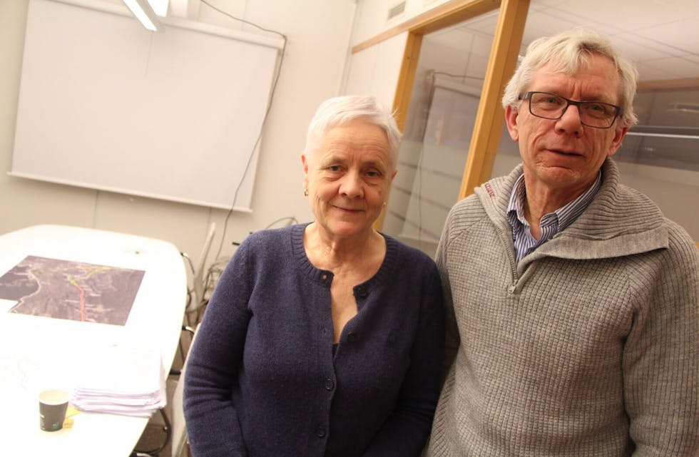 ANBEFALER IKKE: Ingun Risnes og  Jan Terje Løitegård i Statens vegvesen forteller at det kan være vanskelig å selge boliger som ligger i rød støysone. Foto: