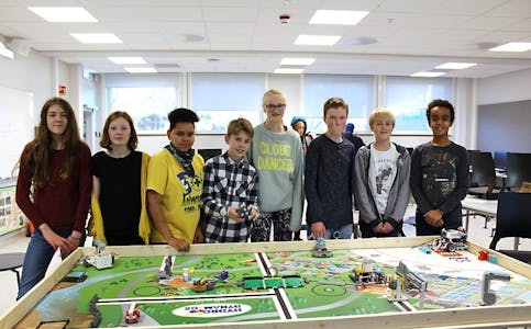 AWESOME ÅRVOLL: Her er Awesome Årvoll som skal delta i den skandinaviske konkurransen FIRST LEGO League. Foto:
