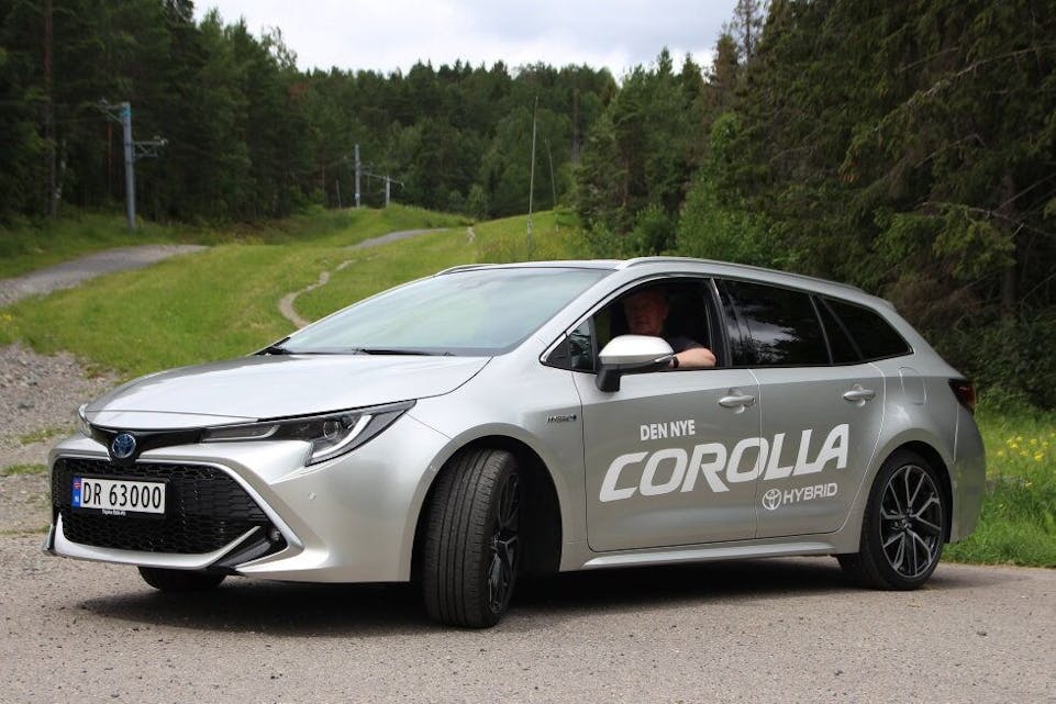KLASSIKEREN ER TILBAKE: Etter et drøyt tiår på sidelinjen er Toyota Corolla tilbake, nå som en meget lettkjørt og behagelig hybrid. Foto: