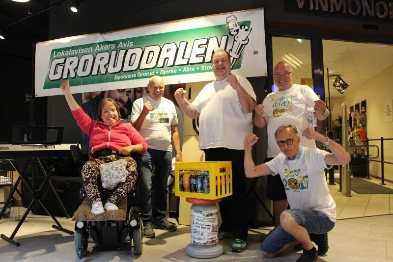 VISTE MUSKLER: Tom Anderdal (i midten) havnet i finale for andre uka på rad, og denne gangen kunne ingen stanse pilkunstneren fra Ammerud. Foto: