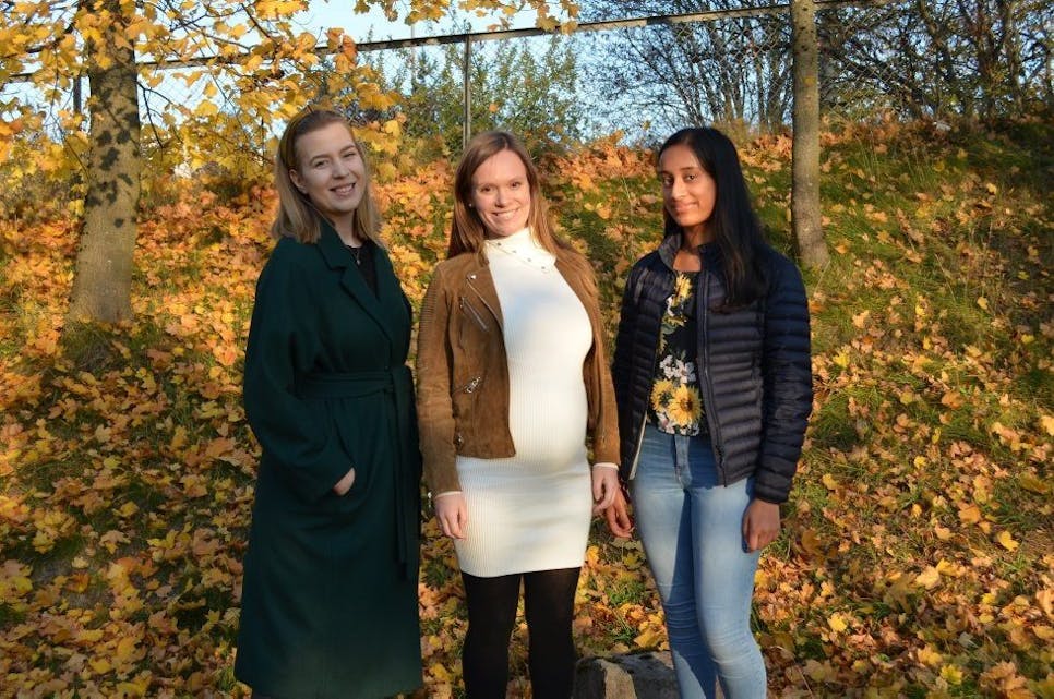INSPIRERER: Andrine Breiner Johansen, Mari Morken og Shanuka Kandeeban ønsker å få flere kvinner med i politikken. Foto: