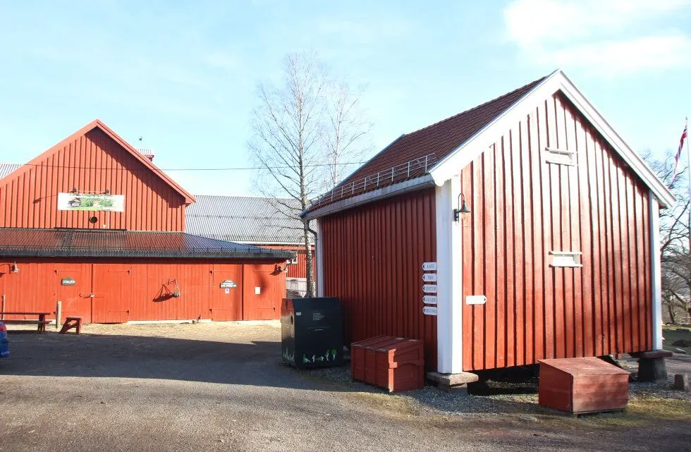LANDLIG I BYEN: Årvoll gård har lang tradisjon og var bebodd før Svartedauden. Nå er det et kultursenter i bydelen. Foto: