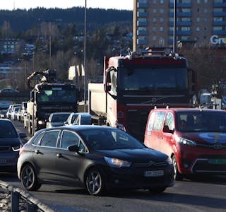 STØYETE PROBLEMVEI: Trondheimsveien har vært ønsket nedbygget i mange år. En analyse fra fagmiljøet tyder på at det kan gjøres uten store utfordringer. Foto: Ørjan Brage