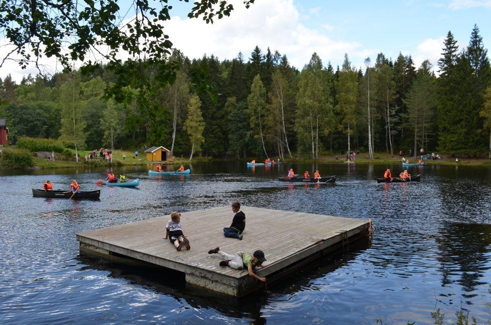 FYLLES MED AKTIVITETER: På søndag feires Kom deg ut-dagen med alt fra kanopadling til natursti på Isdammen. Arrangørene krysser fingrene for like god stemning som i fjor. Foto: