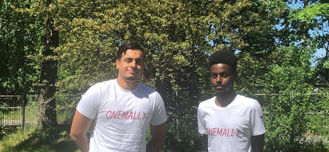 EN LÆRERIK PROSESS: Xhelal Jurushi (t.v.) og Mohammed Ali har lagt all sin energi i Onemall det siste året, og de er stolte over hvor mye de har fått til på kort tid. Foto: