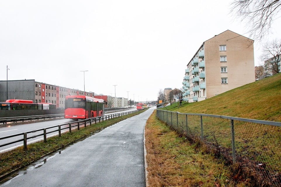 Trondheimsveien mellom Veitvet og Sletteløkka gir mange en vanskelig livssituasjon med støy og støv. Foto: