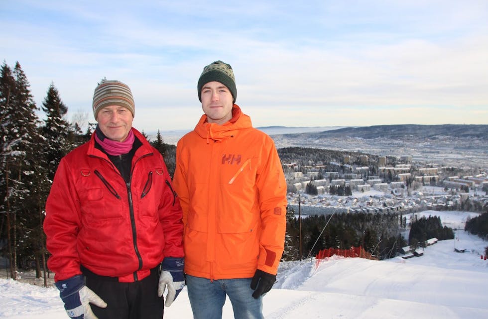 FINE FORHOLD: Driftsleder Halfdan Svalheim og snowboard-ansvarlig i skikurs.no, Pål Takvam er veldig fornøyde med bakkene og mener de er så bra som mulig akkurat nå. Foto: