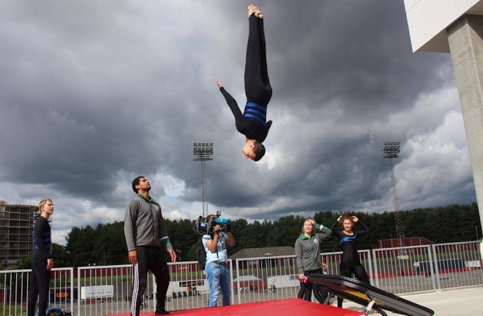 IKKE BARE FOTBALL: Turnerne viste tydelig på åpningen av Valle Hovin VGS at de også er en del av skolen. Foto:
