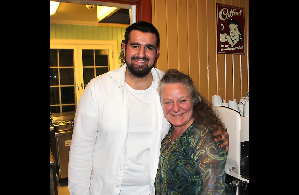 PÅ KJØKKENET: Kafé Steinbra sto som alltid for topp mat og tilbehør – med vertinne Birgitte Rommen i spissen. Foto: