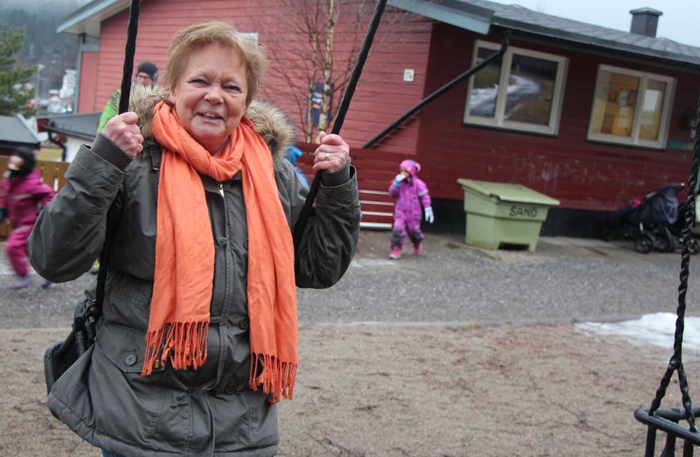   GALE GRO: Gro Nettum har jobbet i Vestlisletta barnehage i 27 år. I 25 år har hun vært dirigent for Megakoret på Stovner. Hun har absolutt ingen planer om å gi seg – og trives godt på scenen sammen med barna.   Foto: